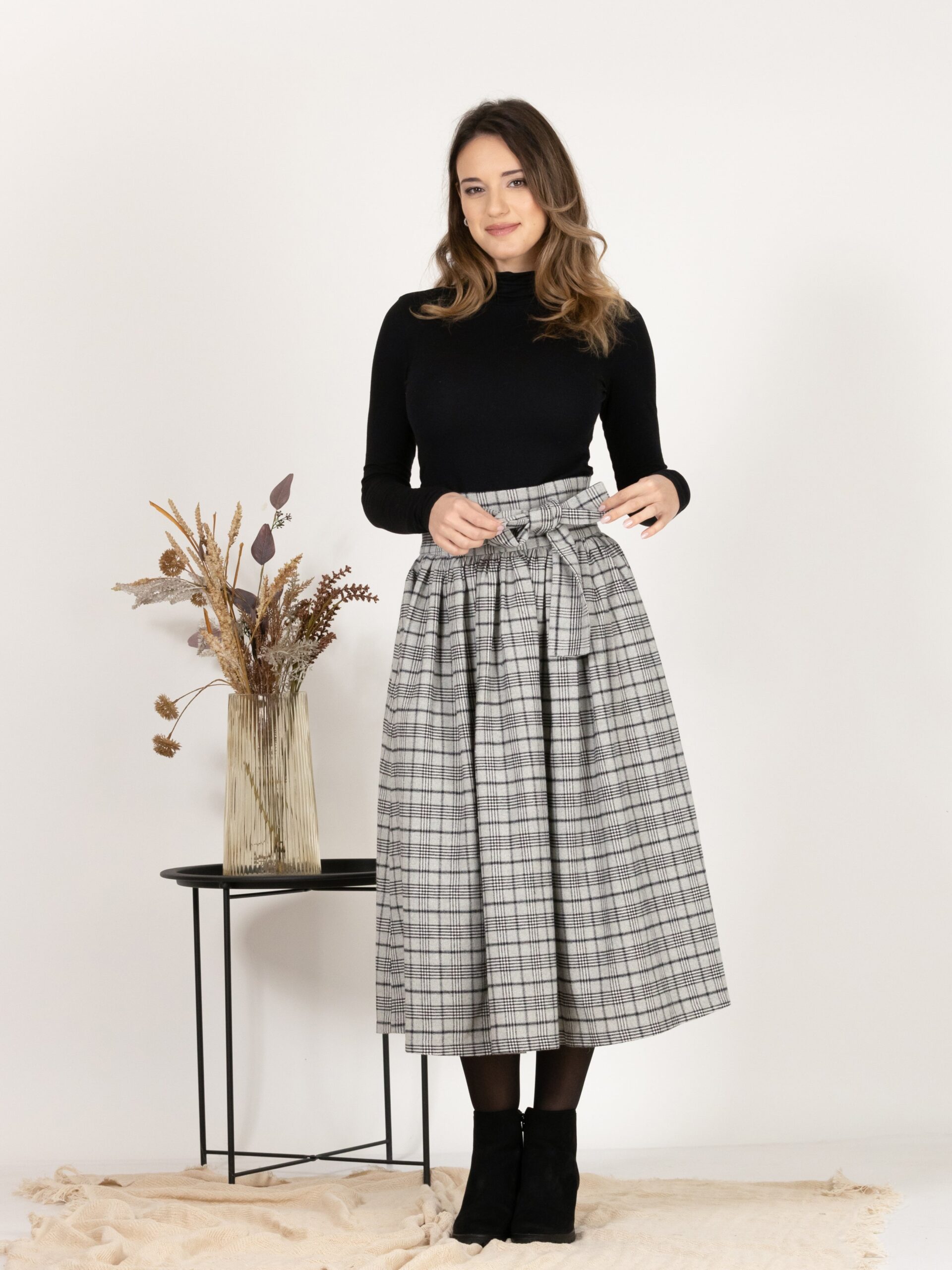 Elegantes Cotton Midi Plaid Skirt with High Waisted Bow and Pockets - Image 3