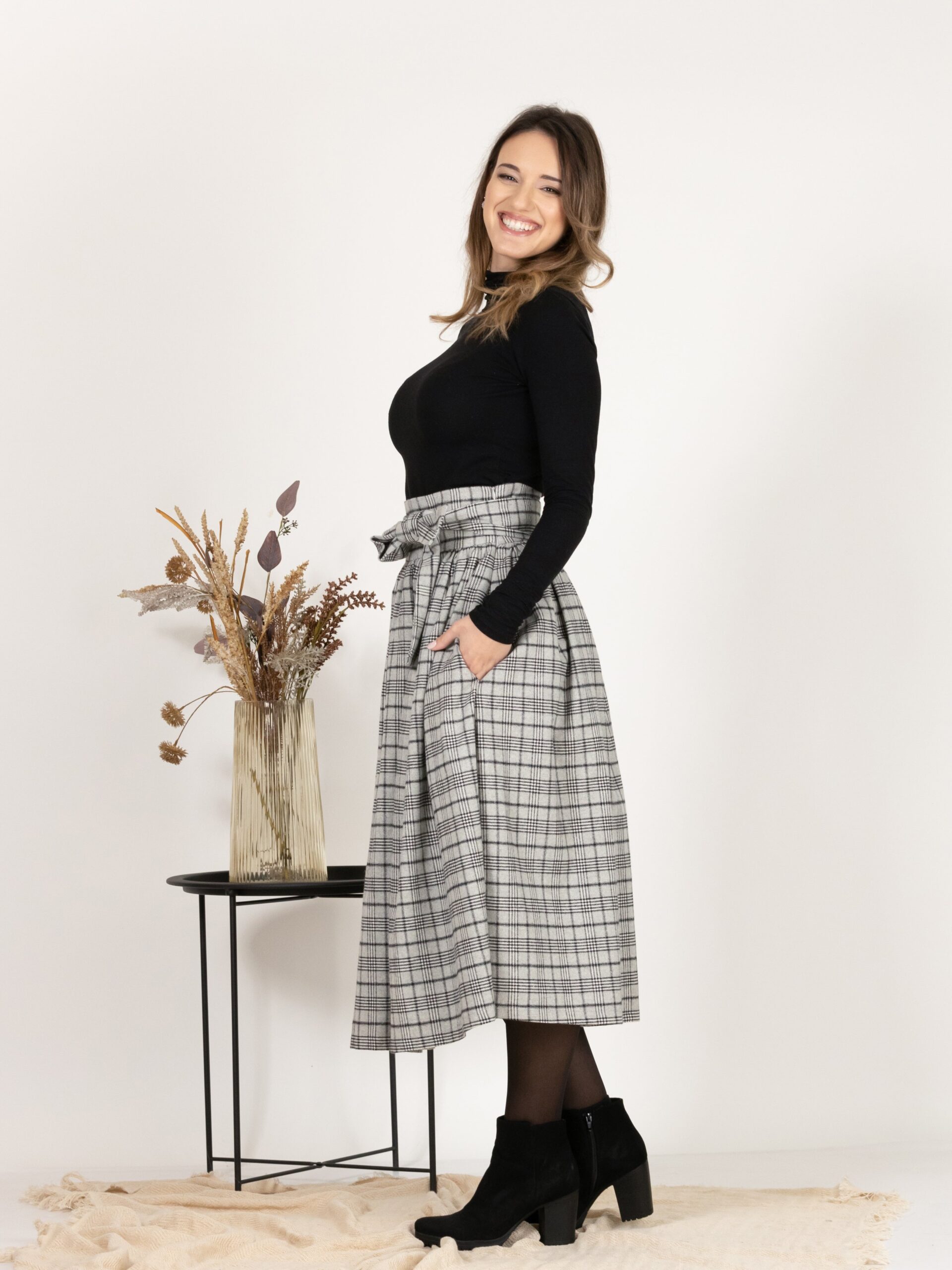 Elegantes Cotton Midi Plaid Skirt with High Waisted Bow and Pockets - Image 2