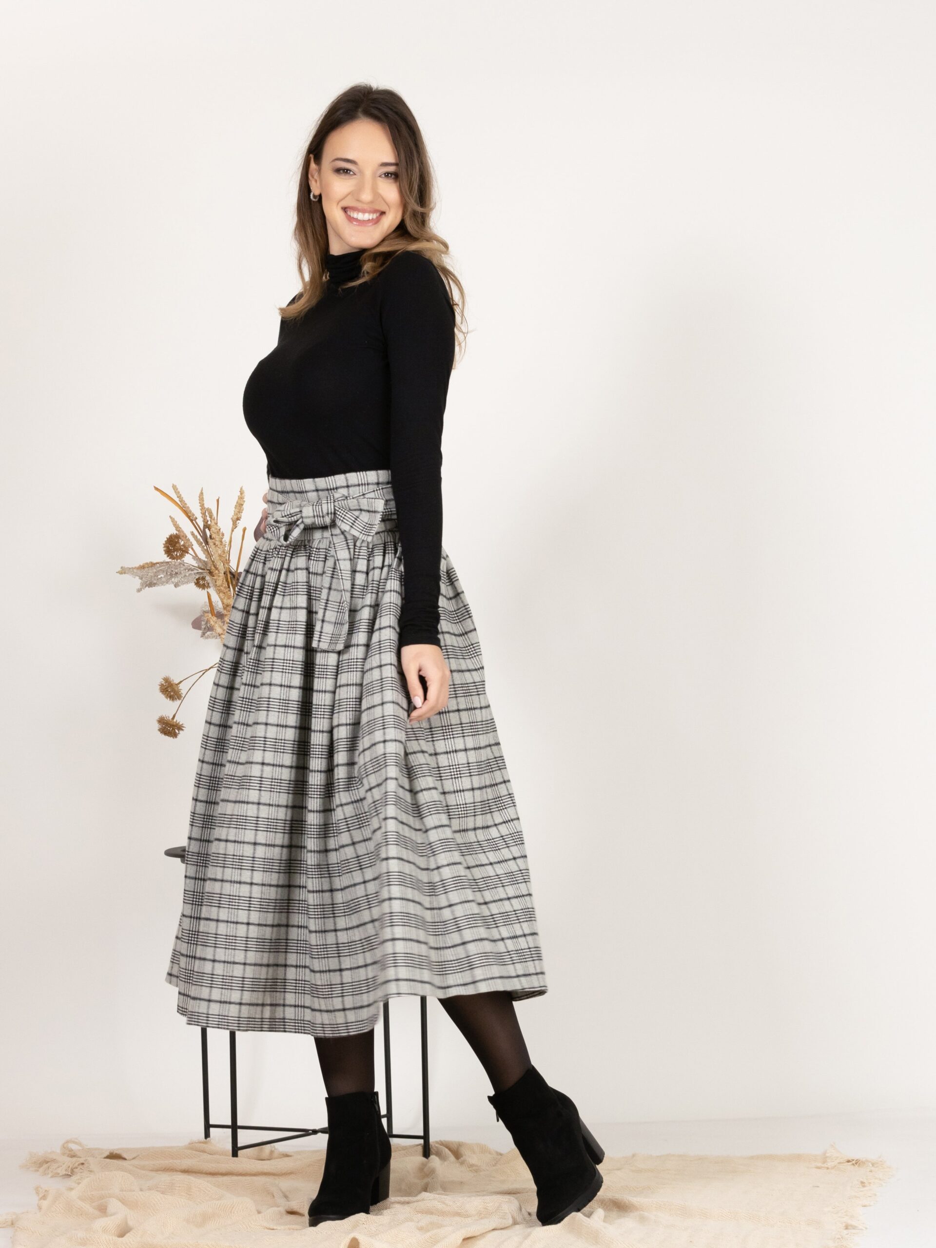 Elegantes Cotton Midi Plaid Skirt with High Waisted Bow and Pockets - Image 4