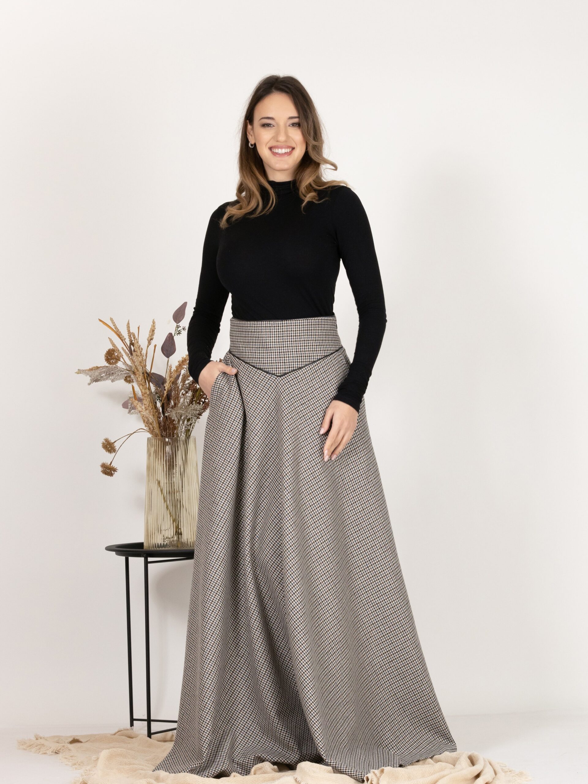Elegantes Floor Length Wool Houndstooth Skirt with High Waist and Pockets - Image 2