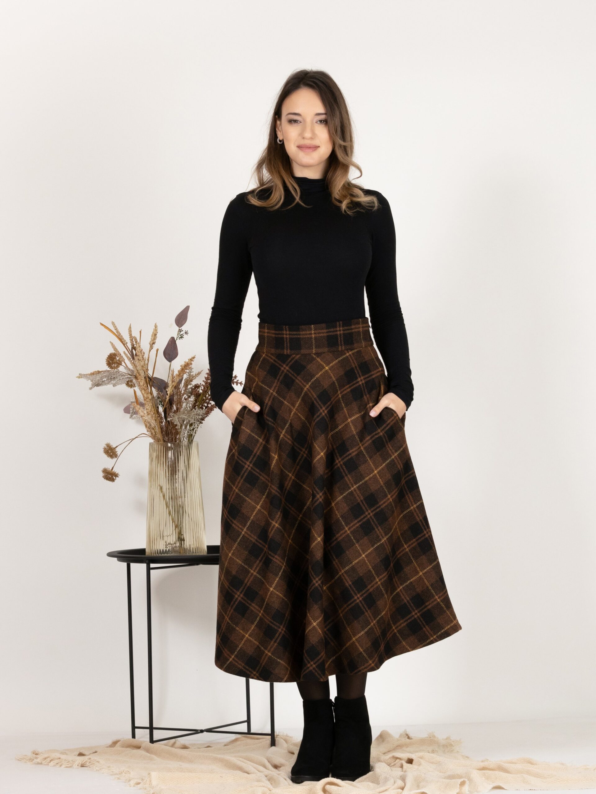 Elegantes Midi Wool Plaid Skirt with High Waist and Pockets - Image 3