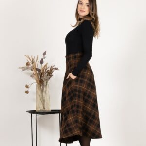 Alternative view of Elegantes Midi Wool Plaid Skirt with High Waist and Pockets