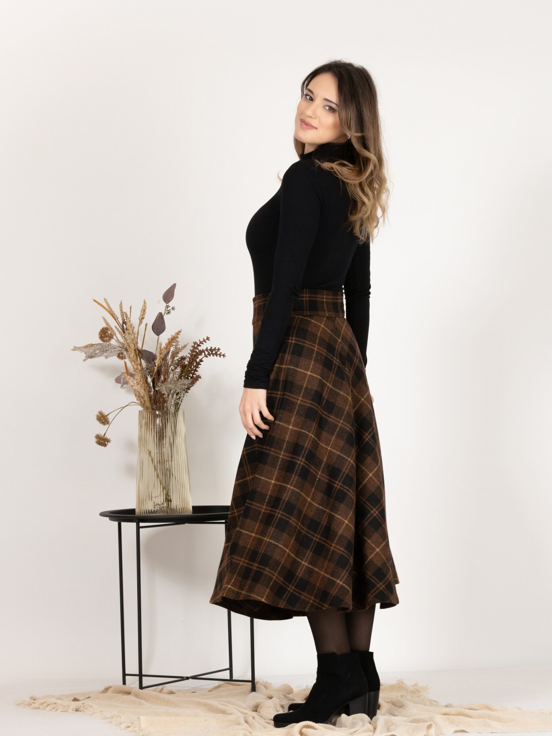 Elegantes Midi Wool Plaid Skirt with High Waist and Pockets - Image 5