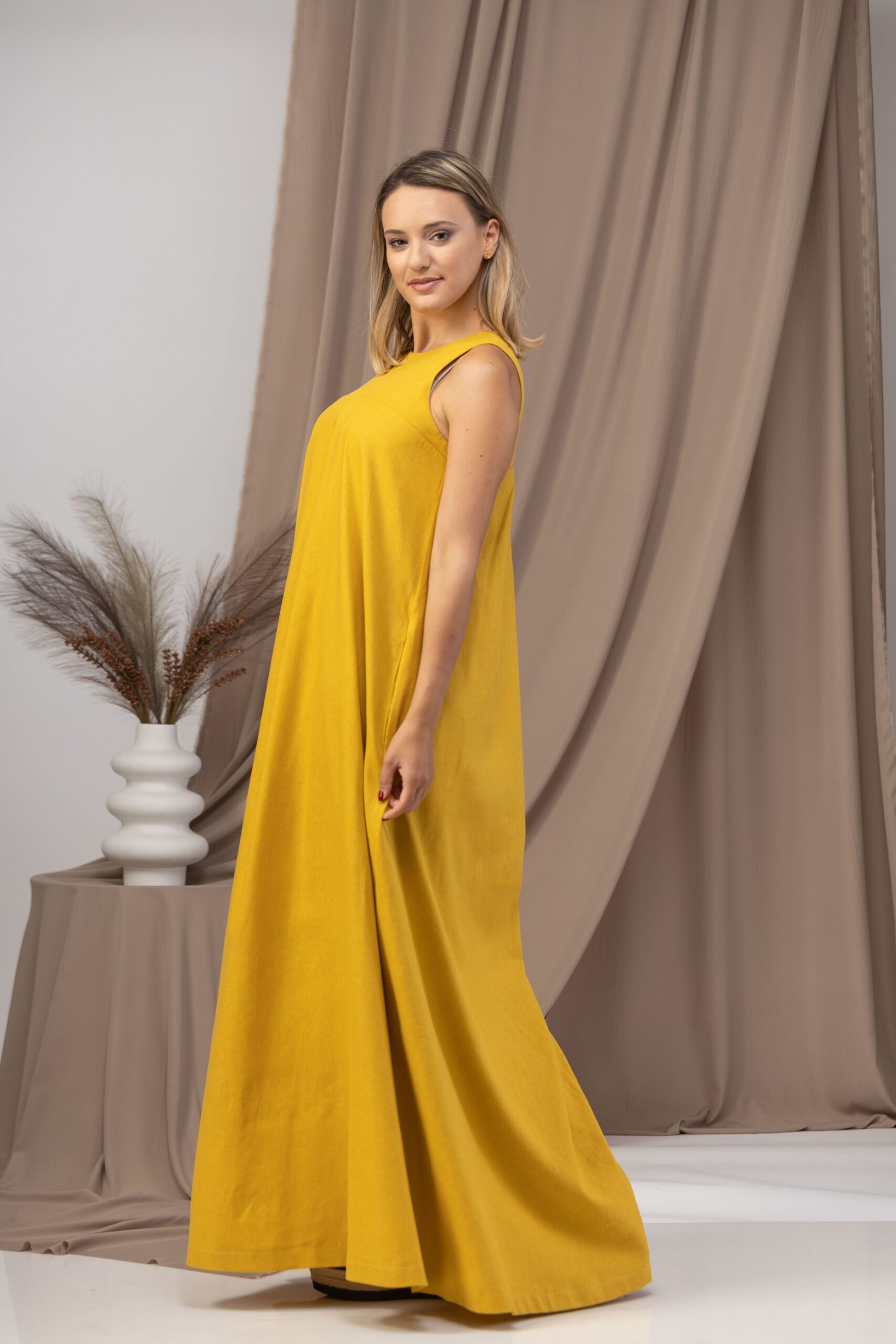 Elegantes Mustard Lässiges Linen Maxikleid - Image 2
