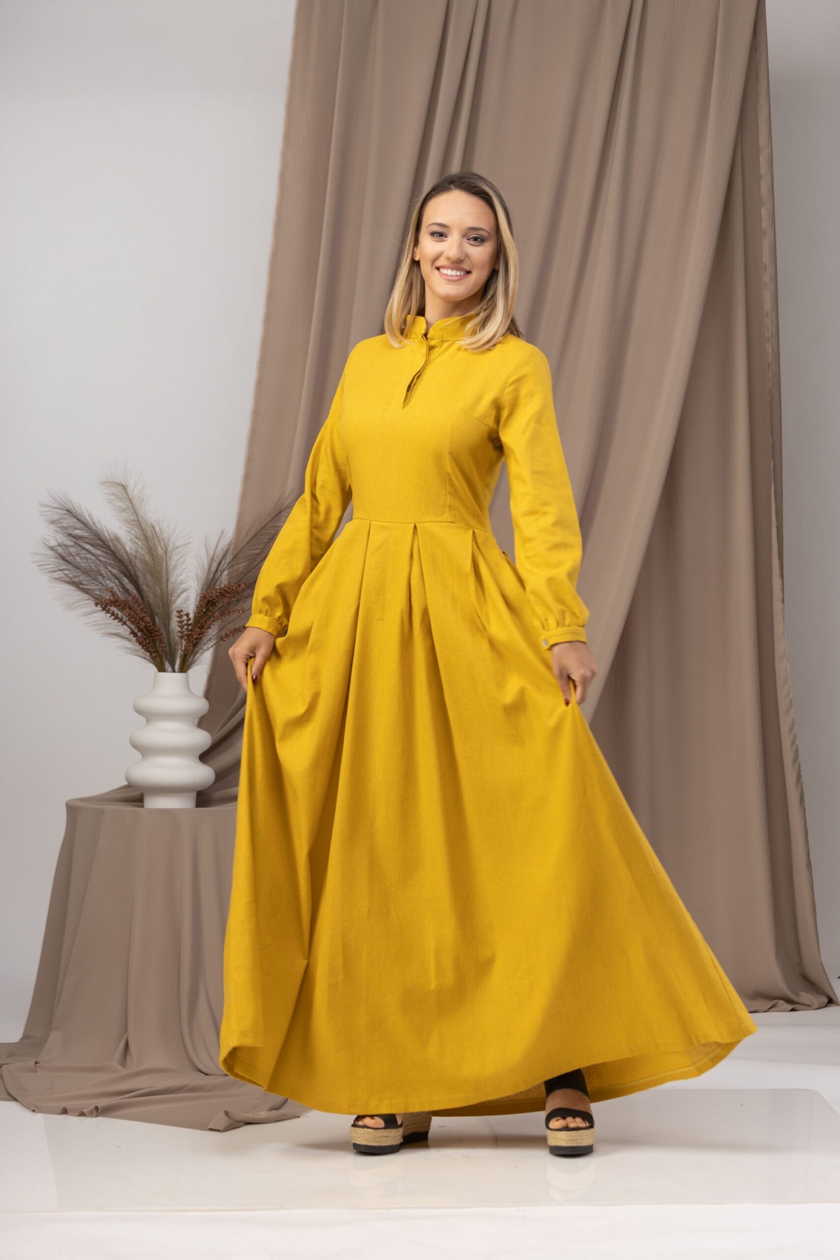 Elegantes Mustard Linen Prairie Maxikleid