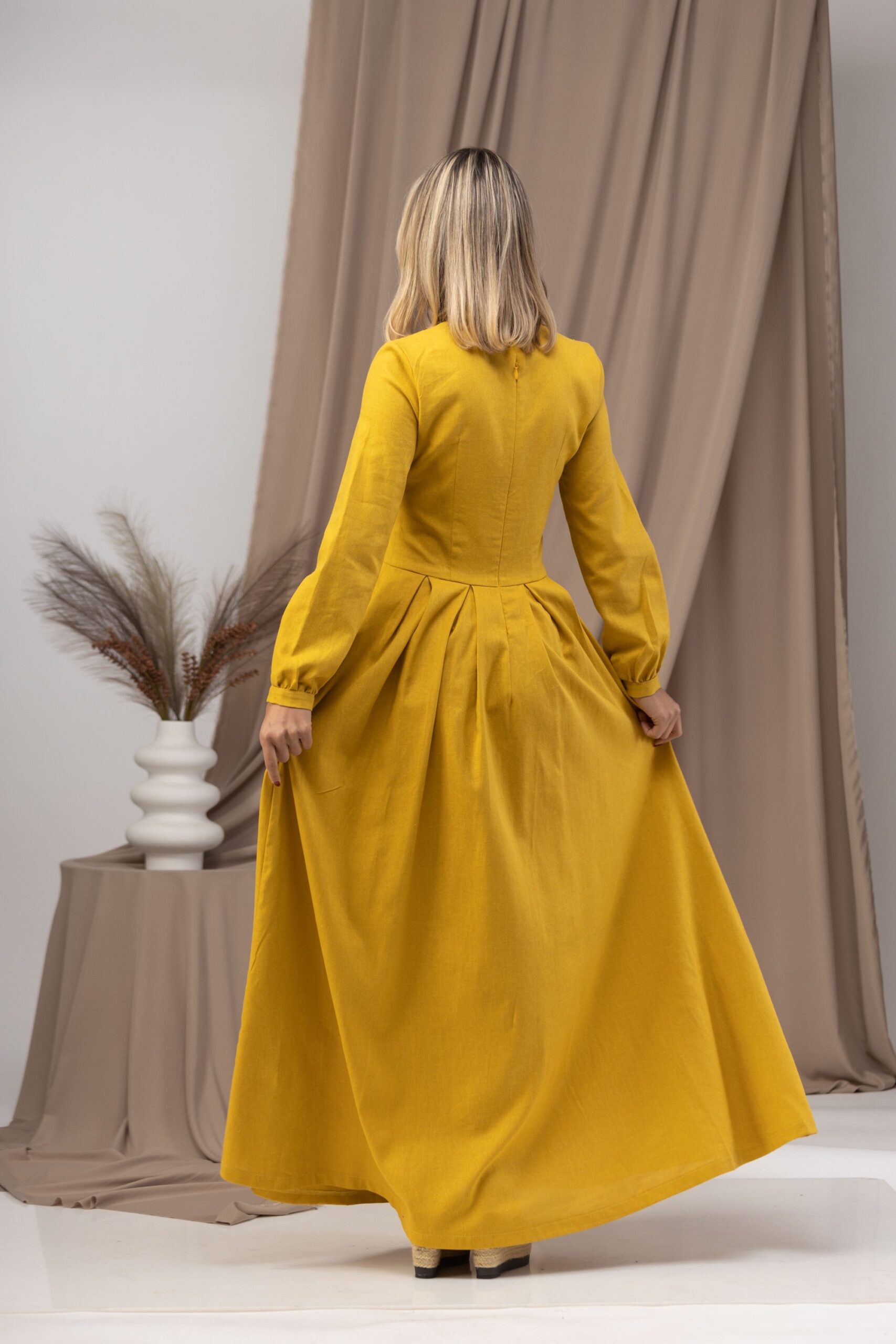 Elegantes Mustard Linen Prairie Maxikleid - Image 3