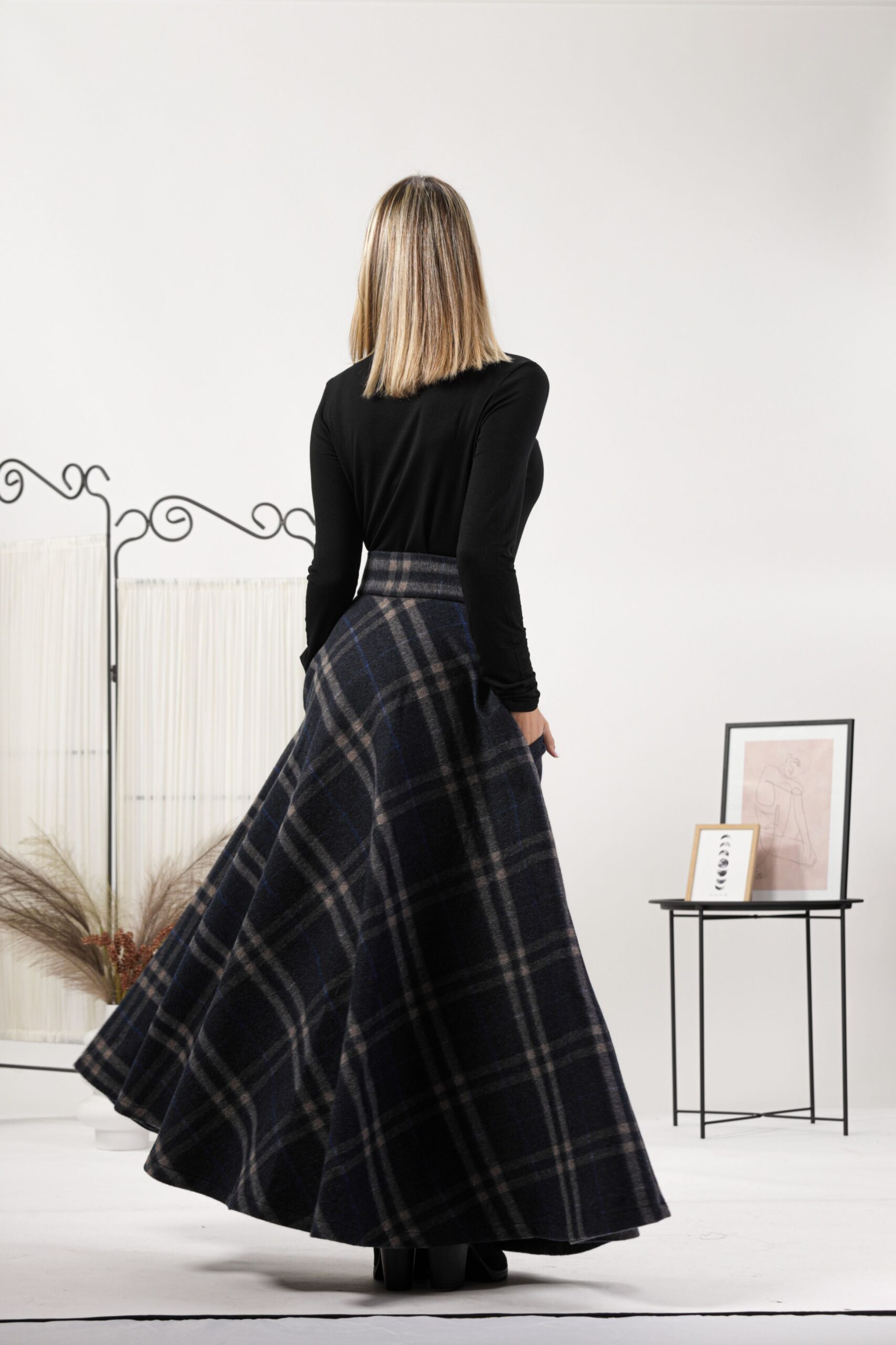 Elegantes Wool Maxi Plaid High Waisted Skirt with Pockets - Image 4