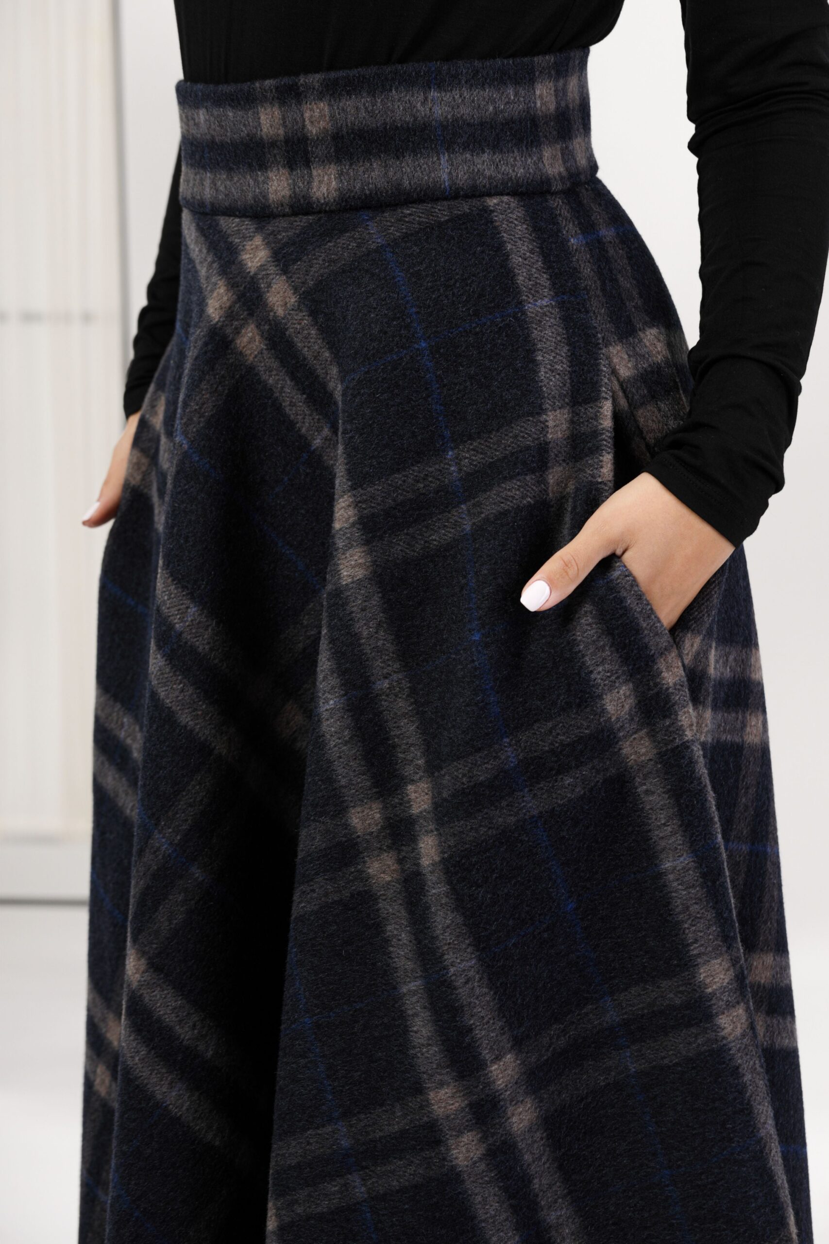 Elegantes Wool Maxi Plaid High Waisted Skirt with Pockets - Image 3