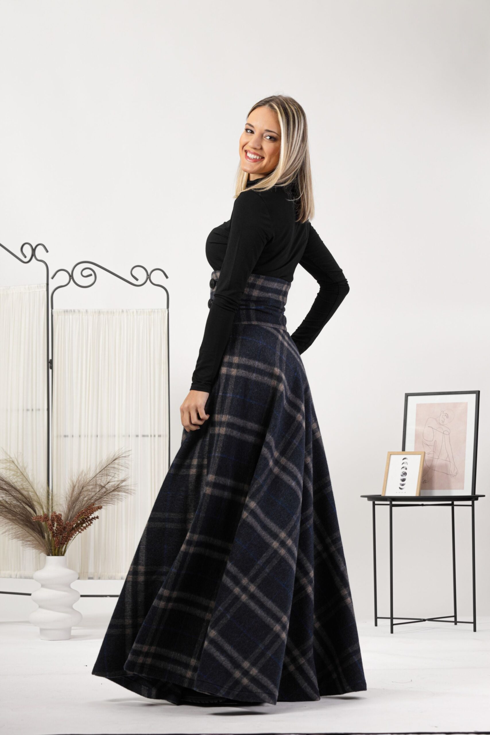 Elegantes Black Winter Wool Maxi Skirt - Image 12