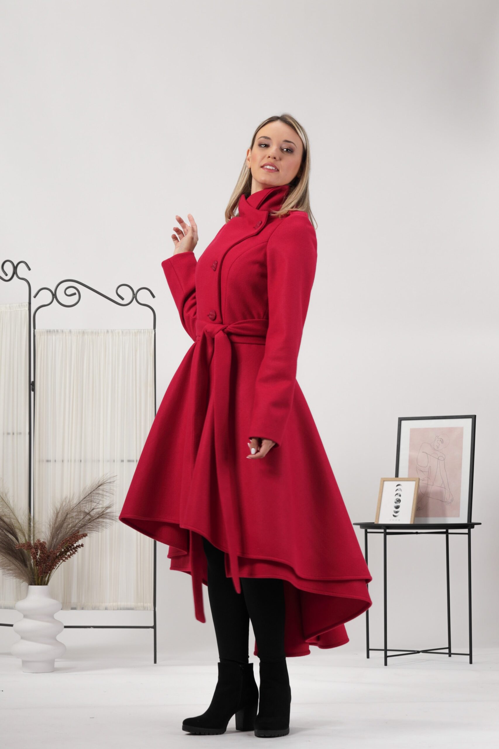 Elegantes A-Line Layered Wool Coat - Image 4