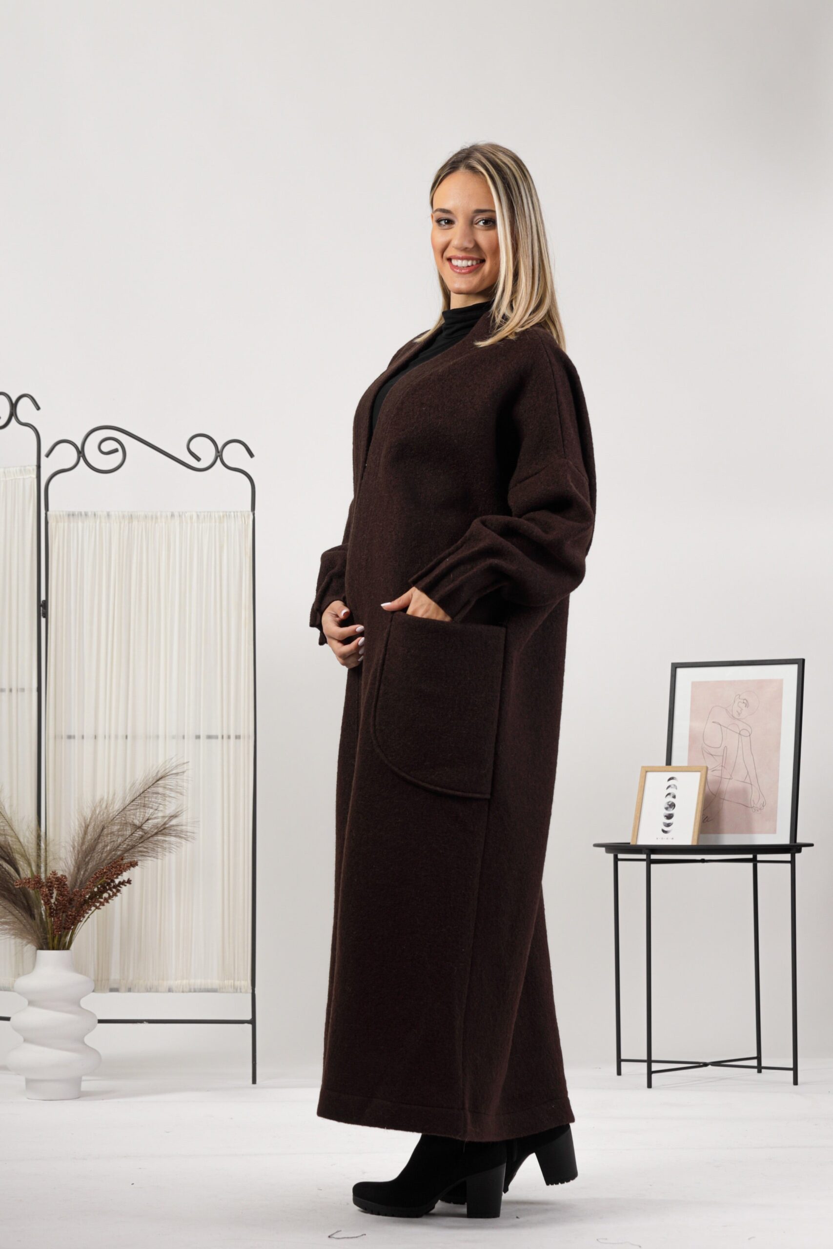 Elegantes Brown Warm Wool Maxi Cardigan - Image 4