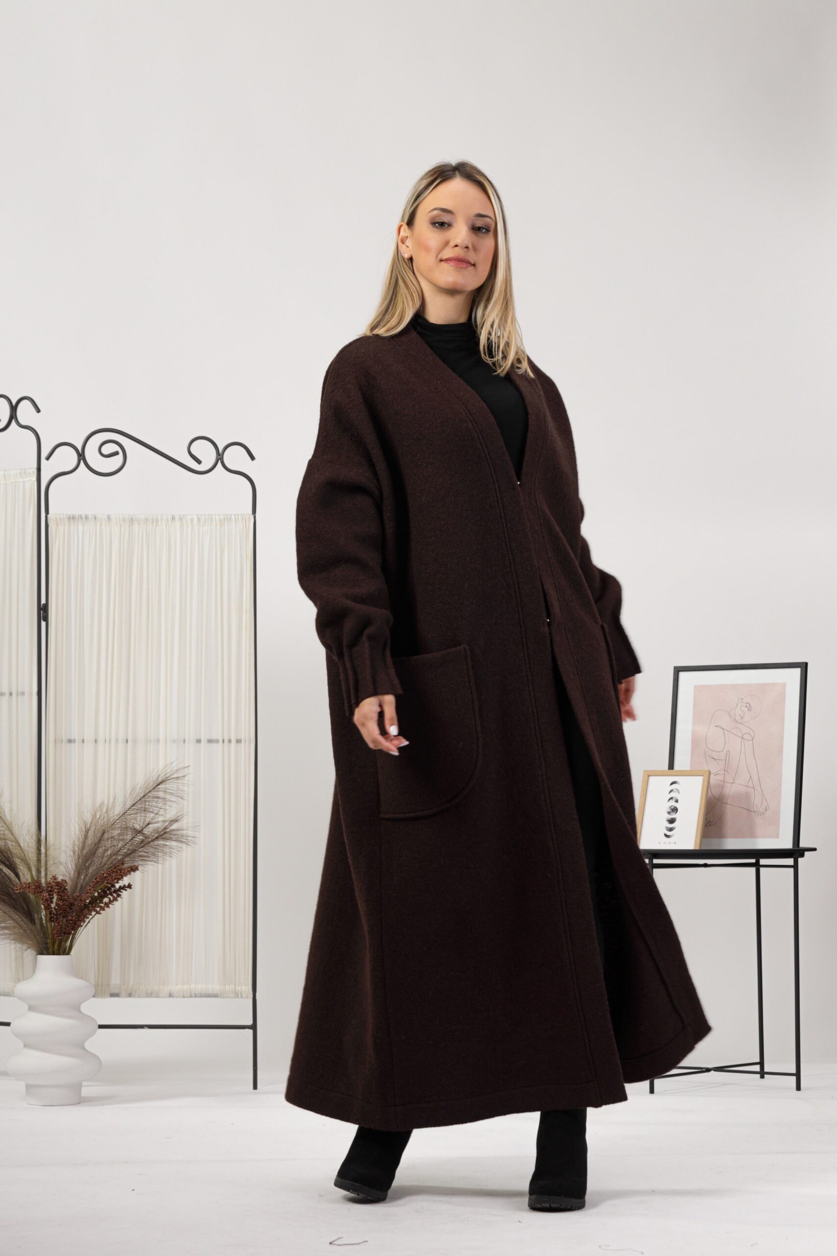 Elegantes Brown Warm Wool Maxi Cardigan - Image 2