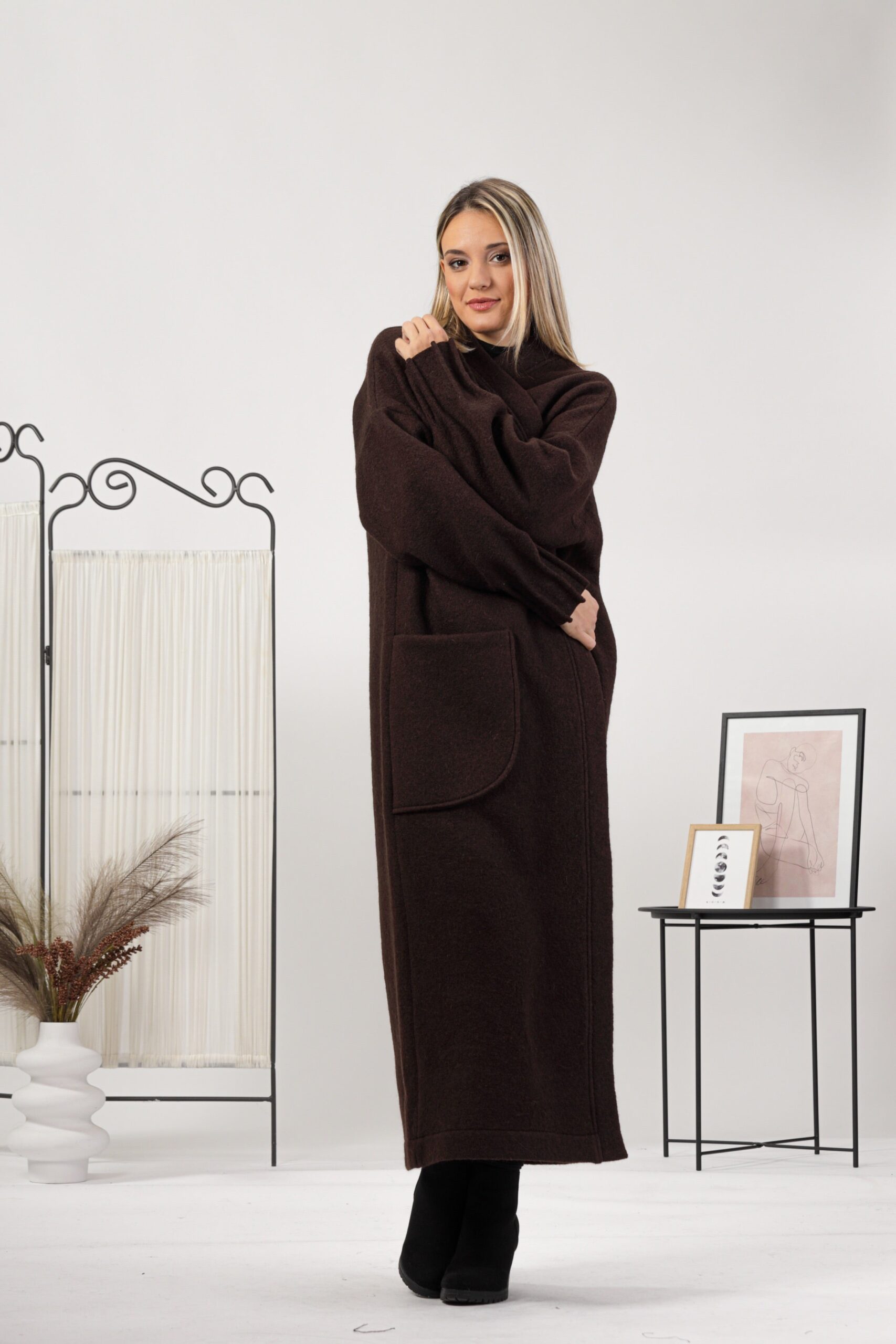 Elegantes Brown Warm Wool Maxi Cardigan - Image 3