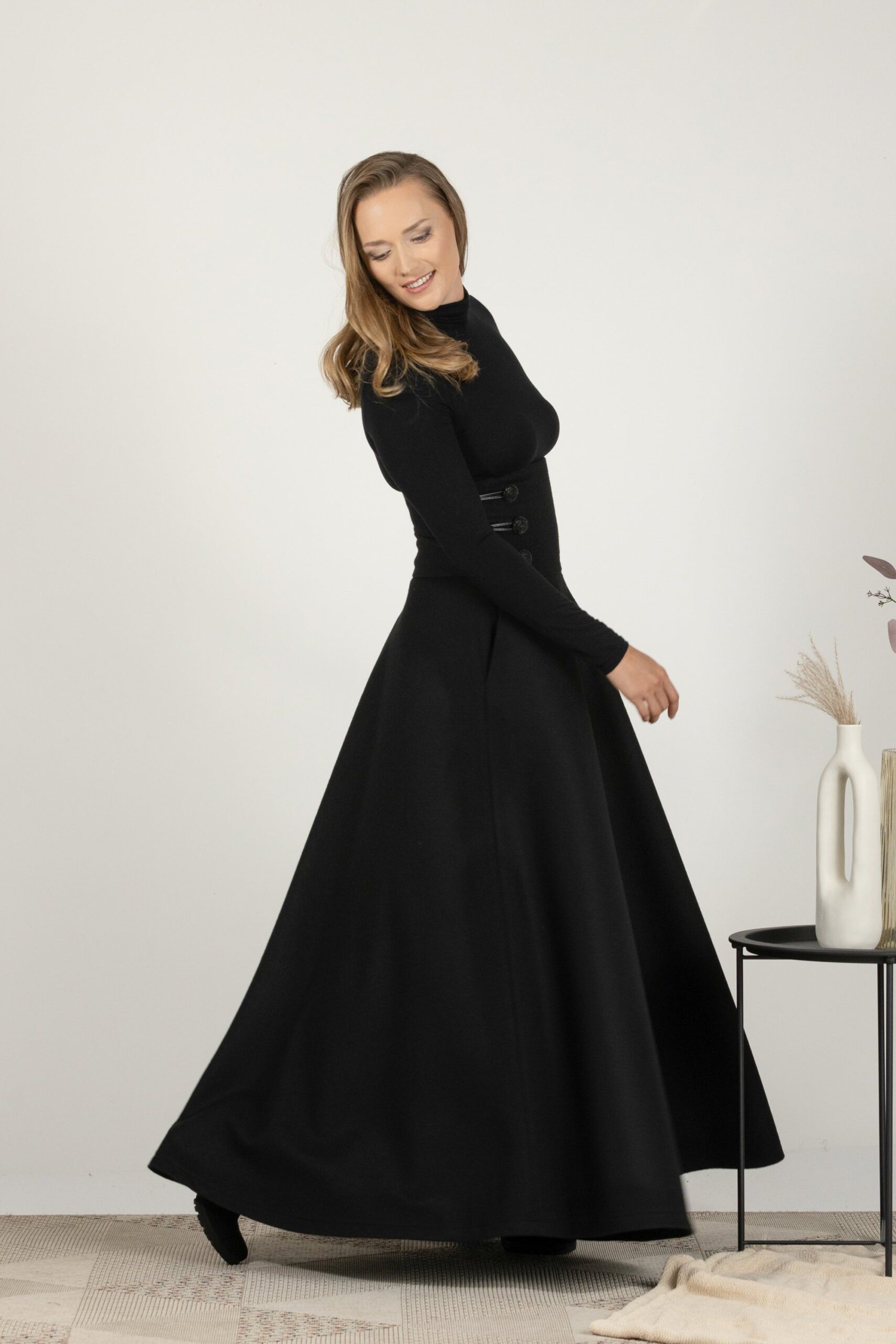 Elegantes Black Winter Wool Maxi Skirt - Image 3